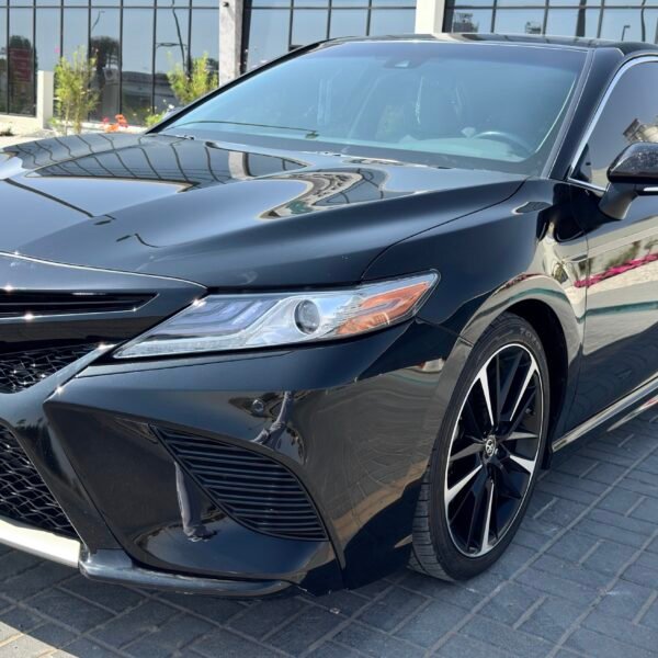 للبيع تويوتا كامري XSE فل اوبشن بانورما موديل 2018 اسود من الداخل بيج جلد
4 سلندر