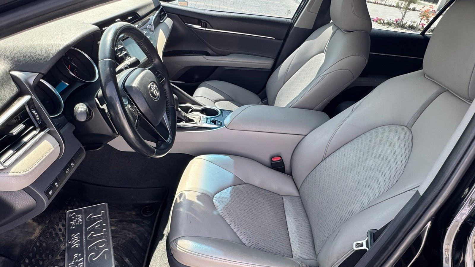 للبيع تويوتا كامري XSE فل اوبشن بانورما موديل 2018 اسود من الداخل بيج جلد
4 سلندر - الصورة 10