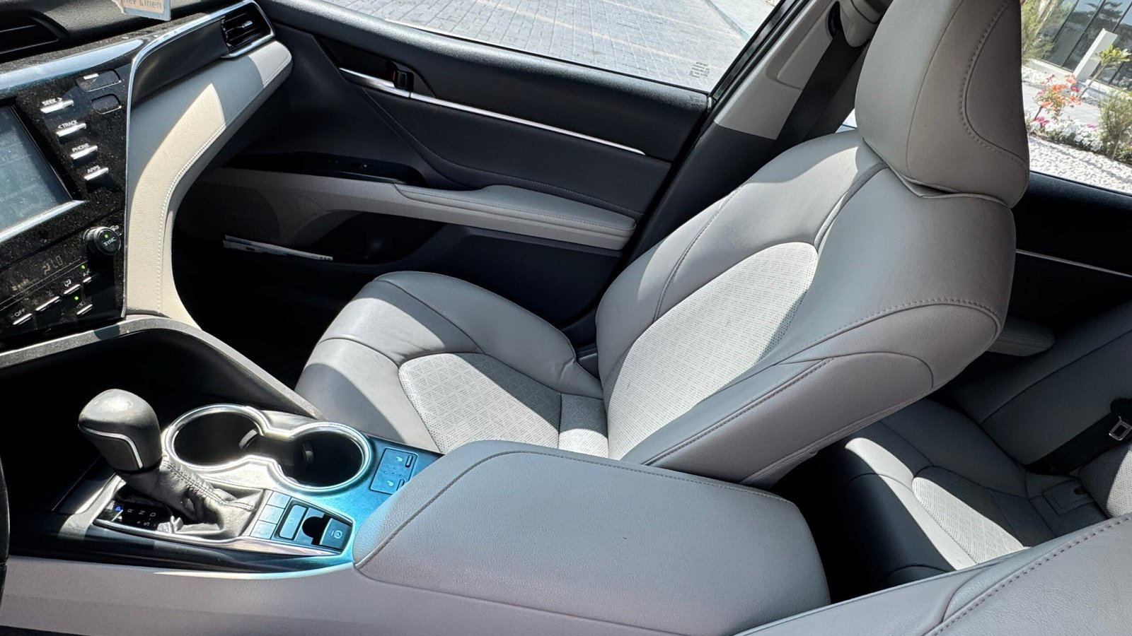 للبيع تويوتا كامري XSE فل اوبشن بانورما موديل 2018 اسود من الداخل بيج جلد
4 سلندر - الصورة 11