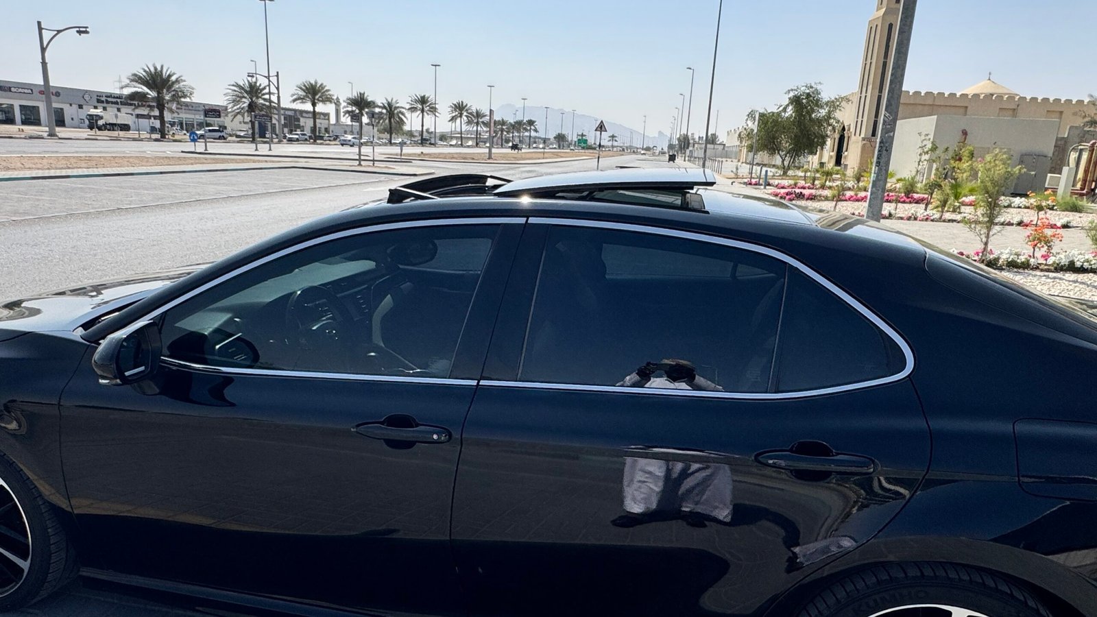 للبيع تويوتا كامري XSE فل اوبشن بانورما موديل 2018 اسود من الداخل بيج جلد
4 سلندر - الصورة 3