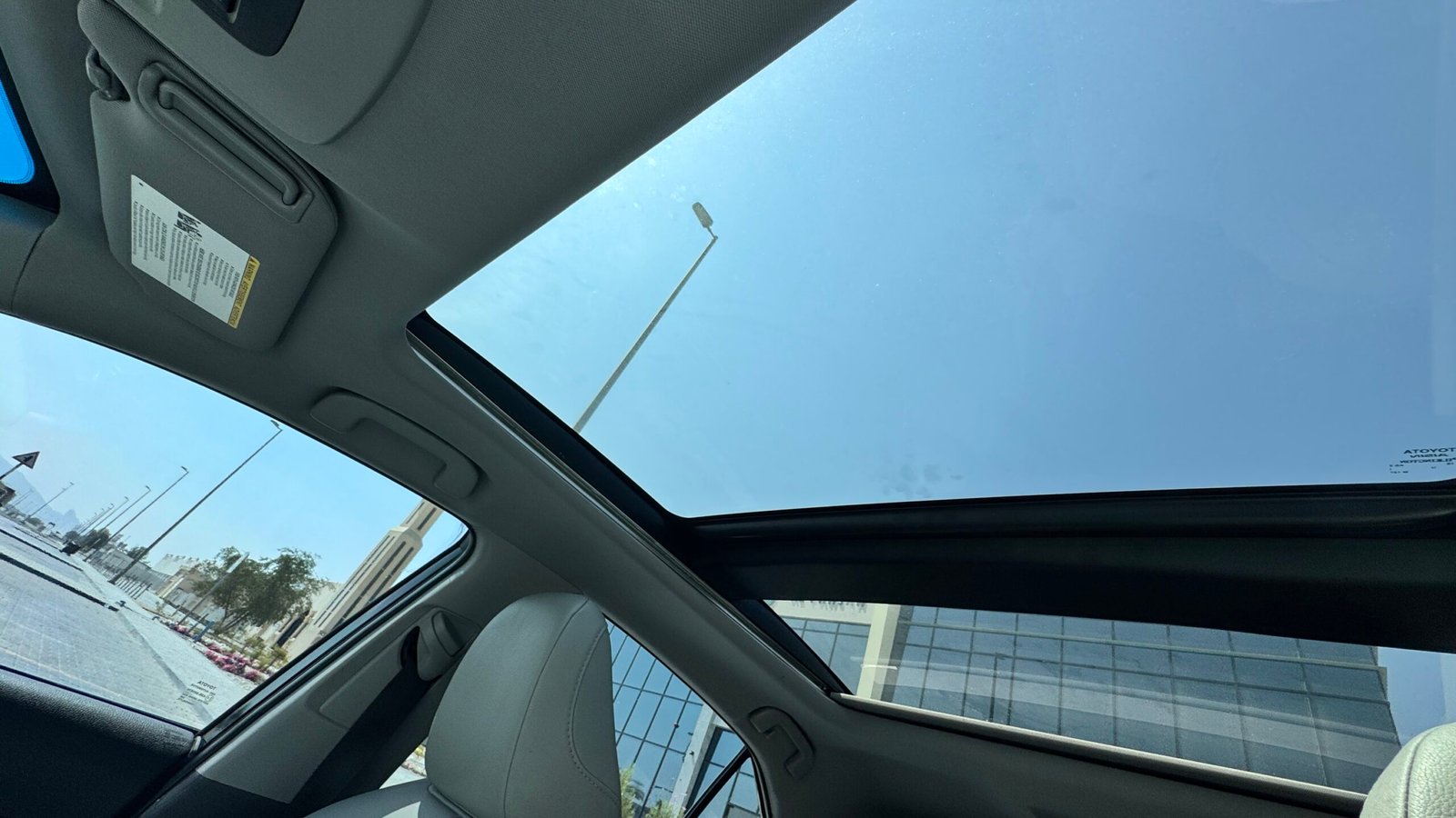 للبيع تويوتا كامري XSE فل اوبشن بانورما موديل 2018 اسود من الداخل بيج جلد
4 سلندر - الصورة 5