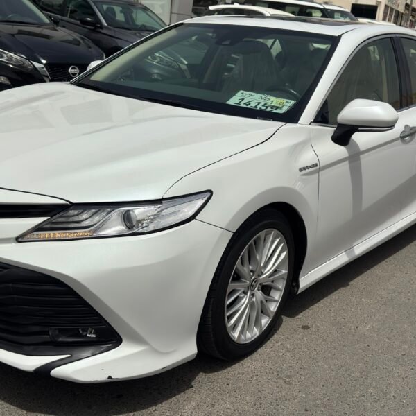 للبيع تويوتا كامري موديل 2020 خليجي Grand V6 ستة سلندر فل اوبشن اعلي فئة