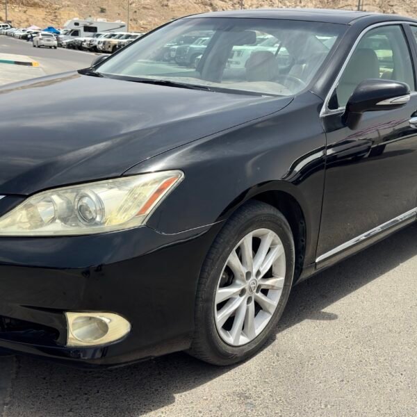 للبيع لكزس es350 موديل 2011 وارد أمريكي مستخدم في الدولة بحالة ممتازة جدا جدا
