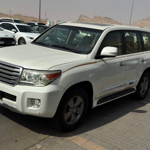 Toyota LAND Crusher Station V8 5 7 L Engine Size Gcc Full options 2012